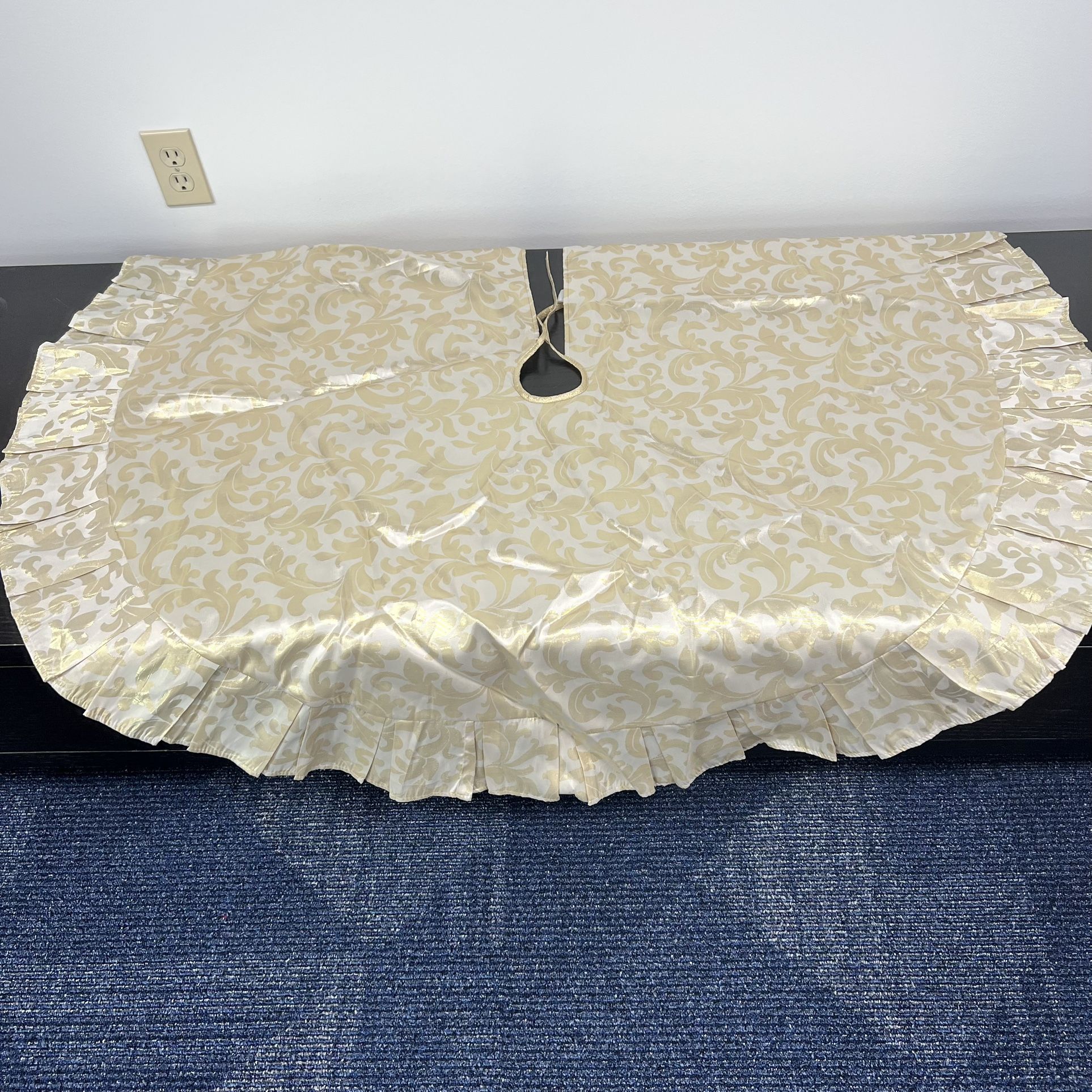Elegant Gold & Cream Tree Skirt 48” Round