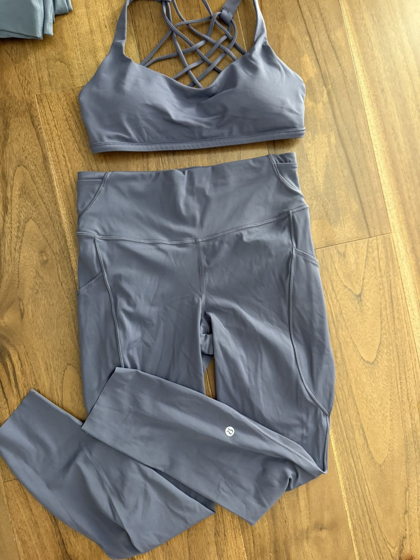 Women's Clothing- Over 30 Pieces 