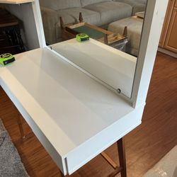 White Vanity With Mirror And Drawers