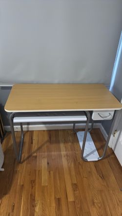 Computer desk