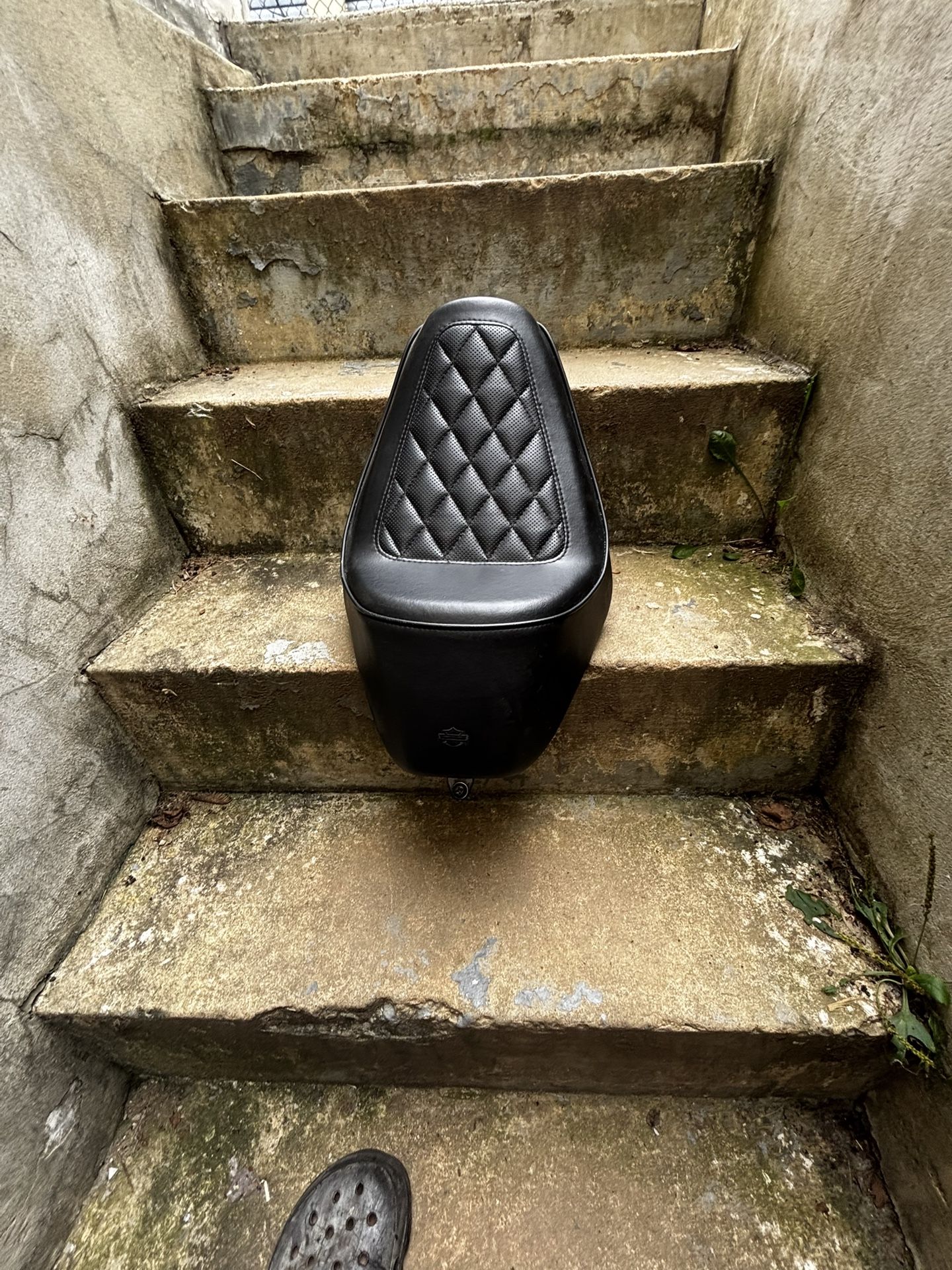 2 Harley Divison 1200 Iron Seat