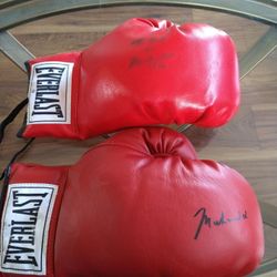 Everlast Signed By Muhammad Ali Boxing Gloves