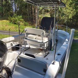 2000 Boston Whaler Outrage 19ft, Hp 200 Optimax By Mercury Outboards 