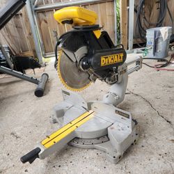 DeWalt Compound 12in Miter Saw