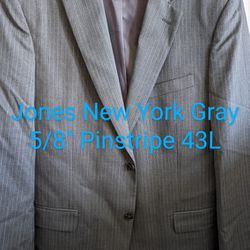 New Mens Jones New York Gray 5/8" Pinstripe 43L Suit Coat. Lower Outer Pockets Are Fake, 3 Real Ones Inside, 100% Wool. Dual Vent