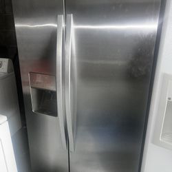 ⭐️NICE CLEAN WHIRLPOOL SIDE BY SIDE REFRIGERATOR⭐️