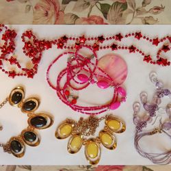 Vintage Jewelry 5 Necklaces With 2 Pair Earings