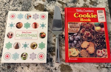 Betty Crocker cookbook bundle with vintage cake/pie server Betty Crocker cookbook bundle with vintage cake/pie server