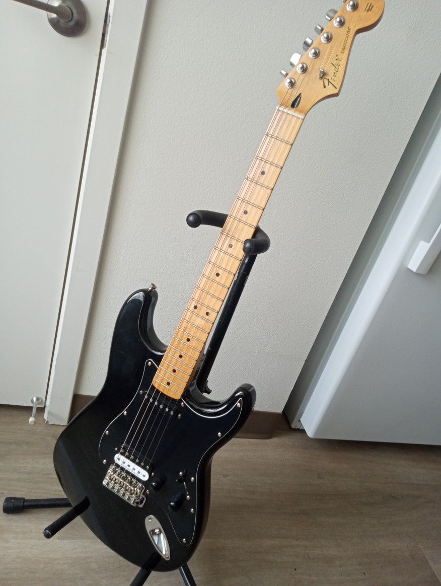 Fender STRATOCASTER MEXICO..2015 W UPGRADES....MINT. MINT