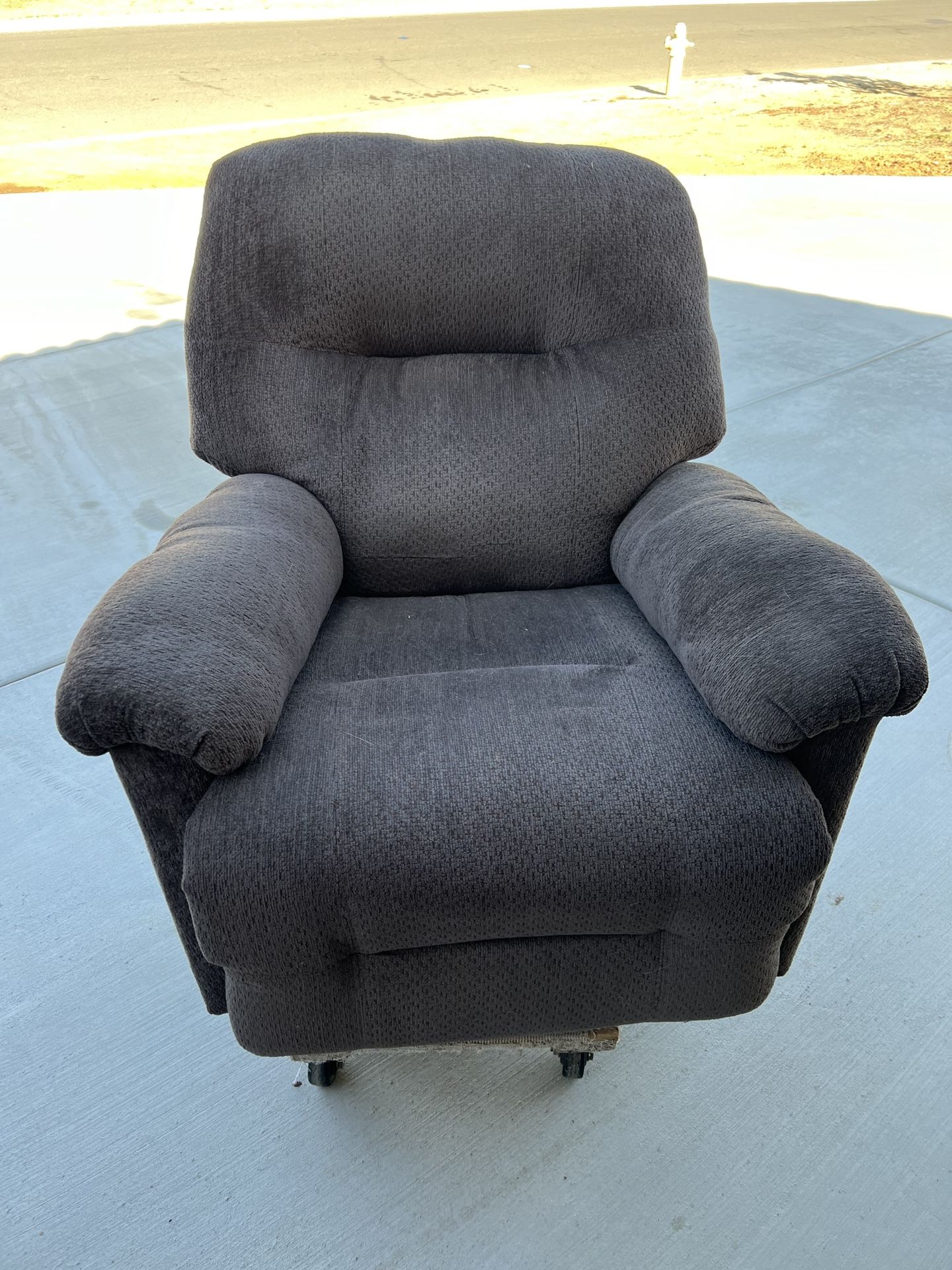 Cushioned Reclining Chair 