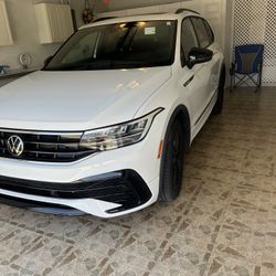 Mint Condition 2022 Volkswagon Tiguan