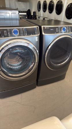 Slightly use GE black front loader set