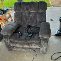 Zuacs Dual Motor Power Lift Recliner Chair – Like New (6 Months Old)