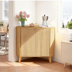 Corner cabinet