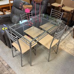 Like new dining room set