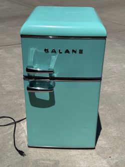 Mini Refrigerator Galanz-it works