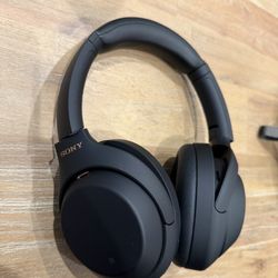 Sony WH-1000XM4 headphones (Sound-Cancelling) 