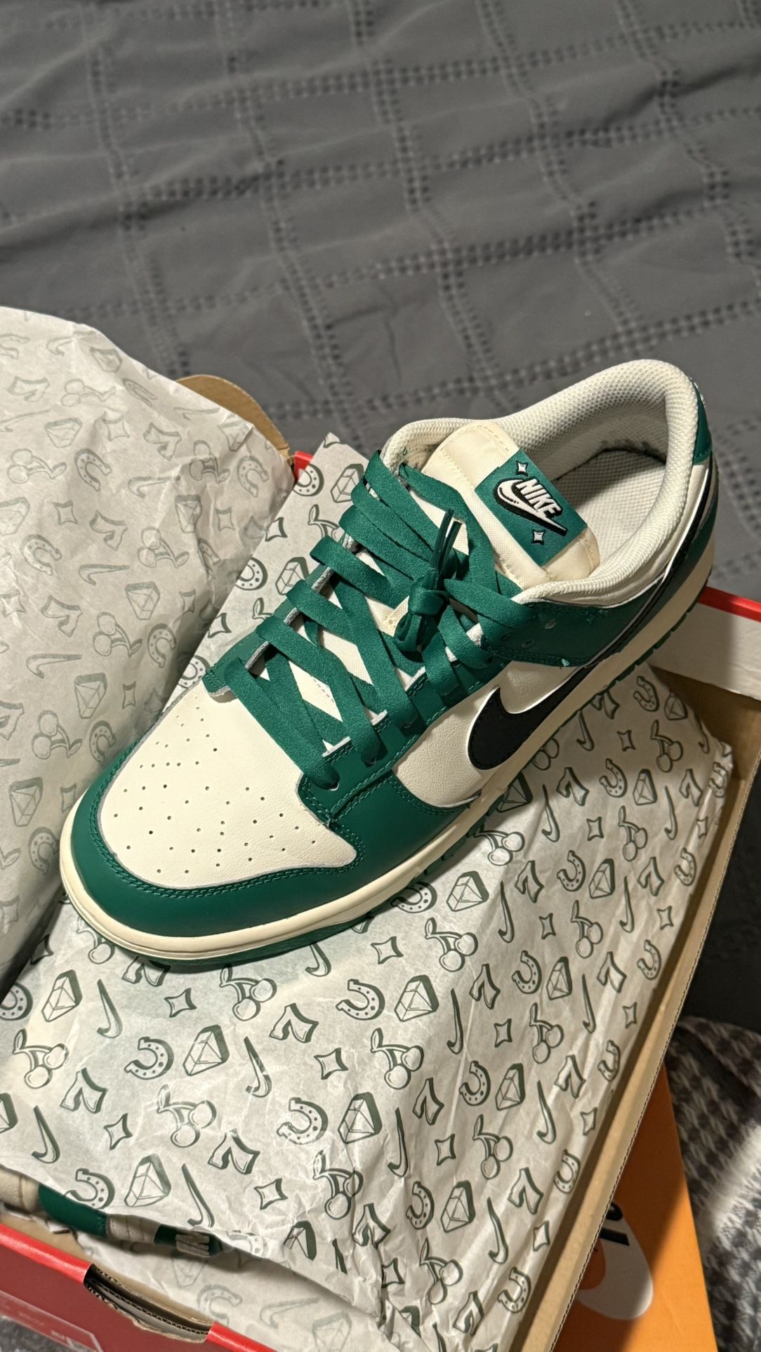 Low Dunks Men’s 9.5