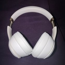 Beats Solo 4s White