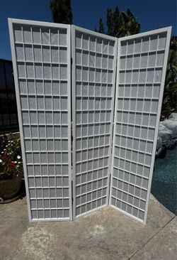 2 Folding Room Dividers