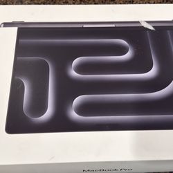 Apple macbook pro M5 14 inch brand new 512 ssd with full apple warrnaty 
