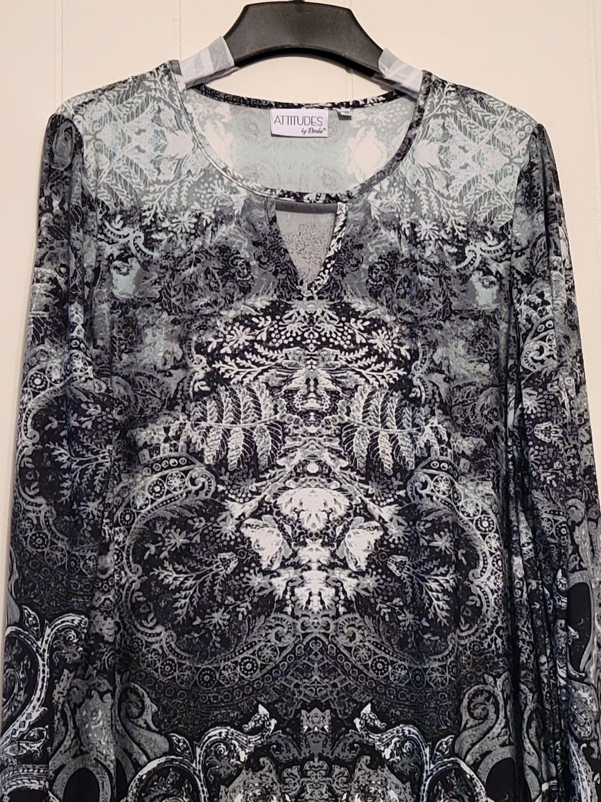 Attitudes by Renee Black & White Top 1x