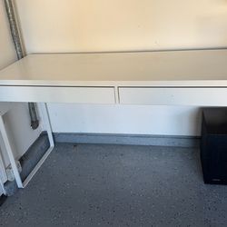 Modern White Desk + Good Condition