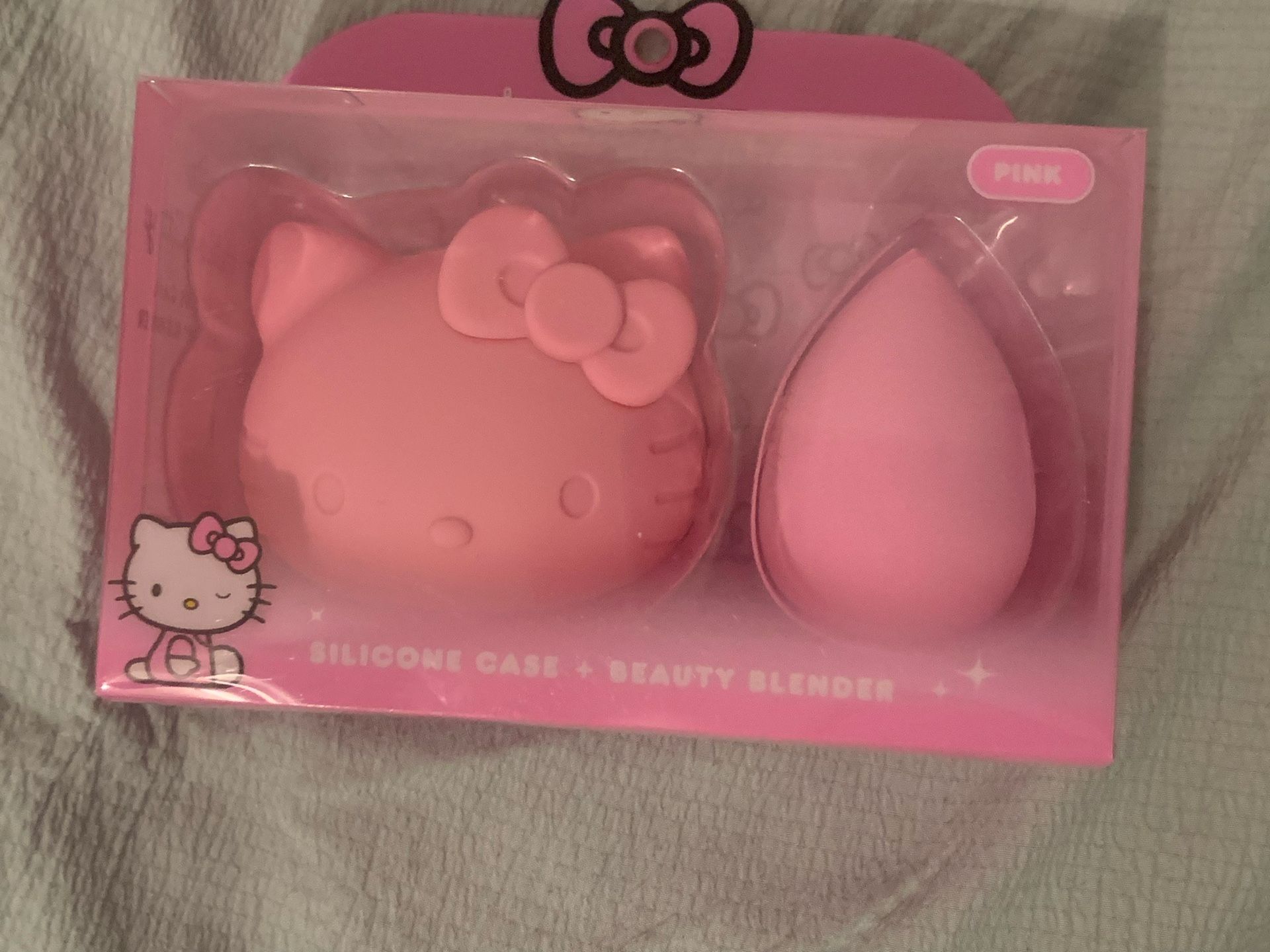 HELLO KITTY BEAUTY BLENDER AND SILICONE CASE