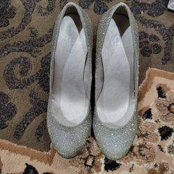 New Champagne women's shoes 7M