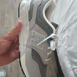 New Balance 997H Sneaker - Men's size 9