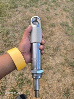 Piston titan sprayer