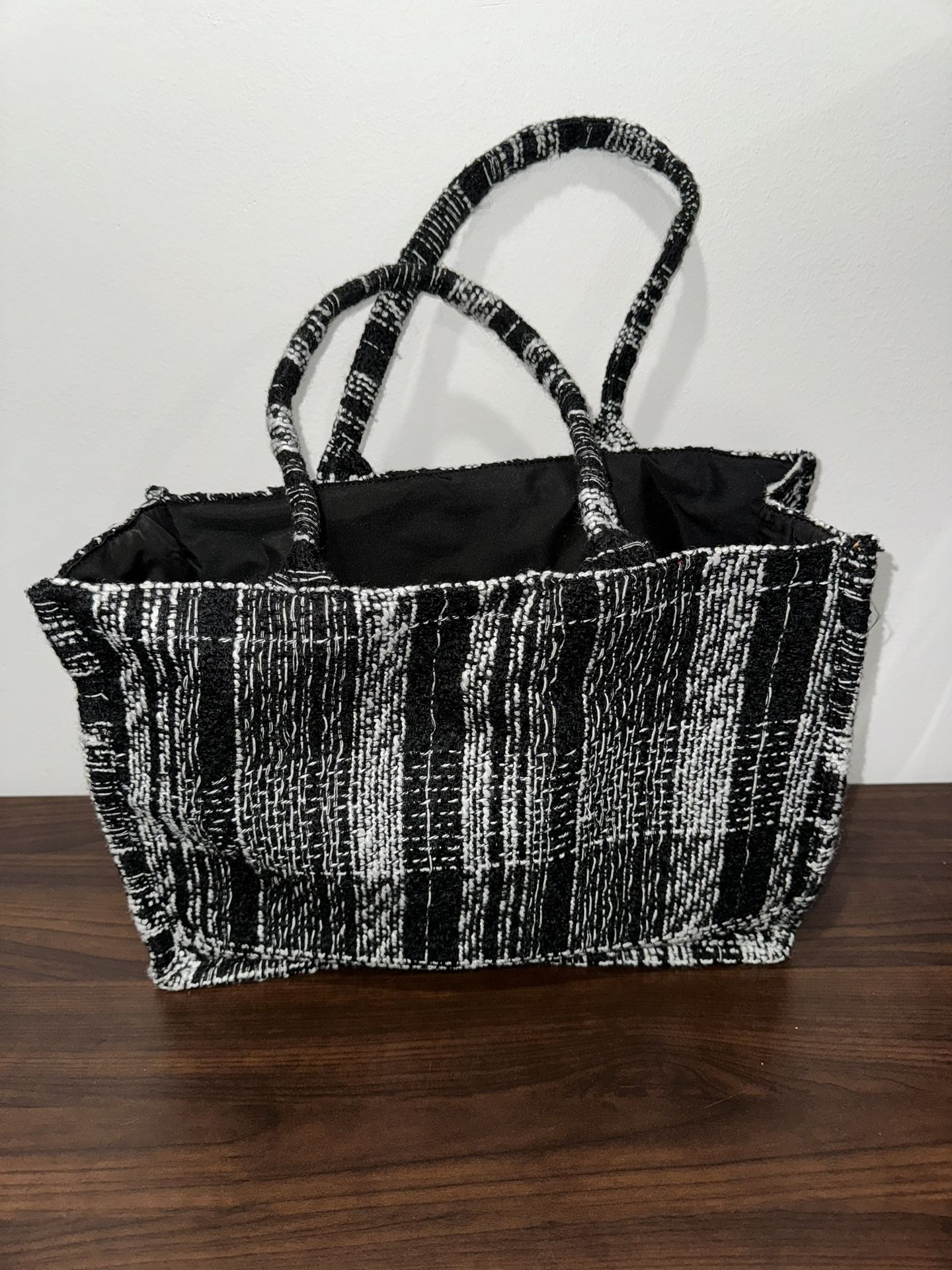 Women’s Tote Bag Medium Sized Bag $10