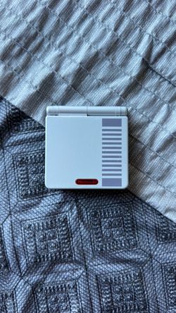 Nintendo Game Boy Advance SP NES Edition