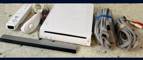 Jailbroken Wii  200  Wii  games and 150  GameCube Games and  9000 retro games