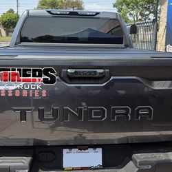 Tonneau Cover Flush Hard Bed Cover Tri-Fold Matte Finish  Bakflip MX4 TS Tapaderas Al Raz 