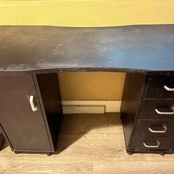 Black nail desk