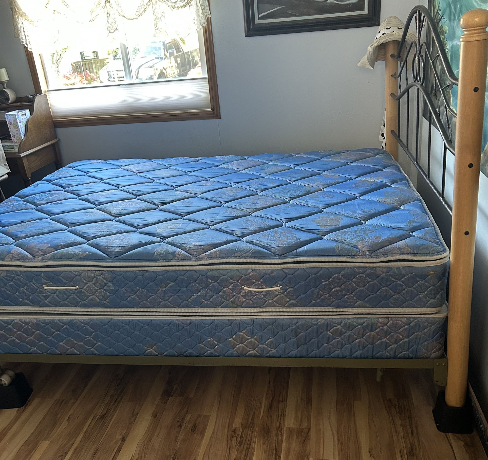 Like New Queen Size Mattress