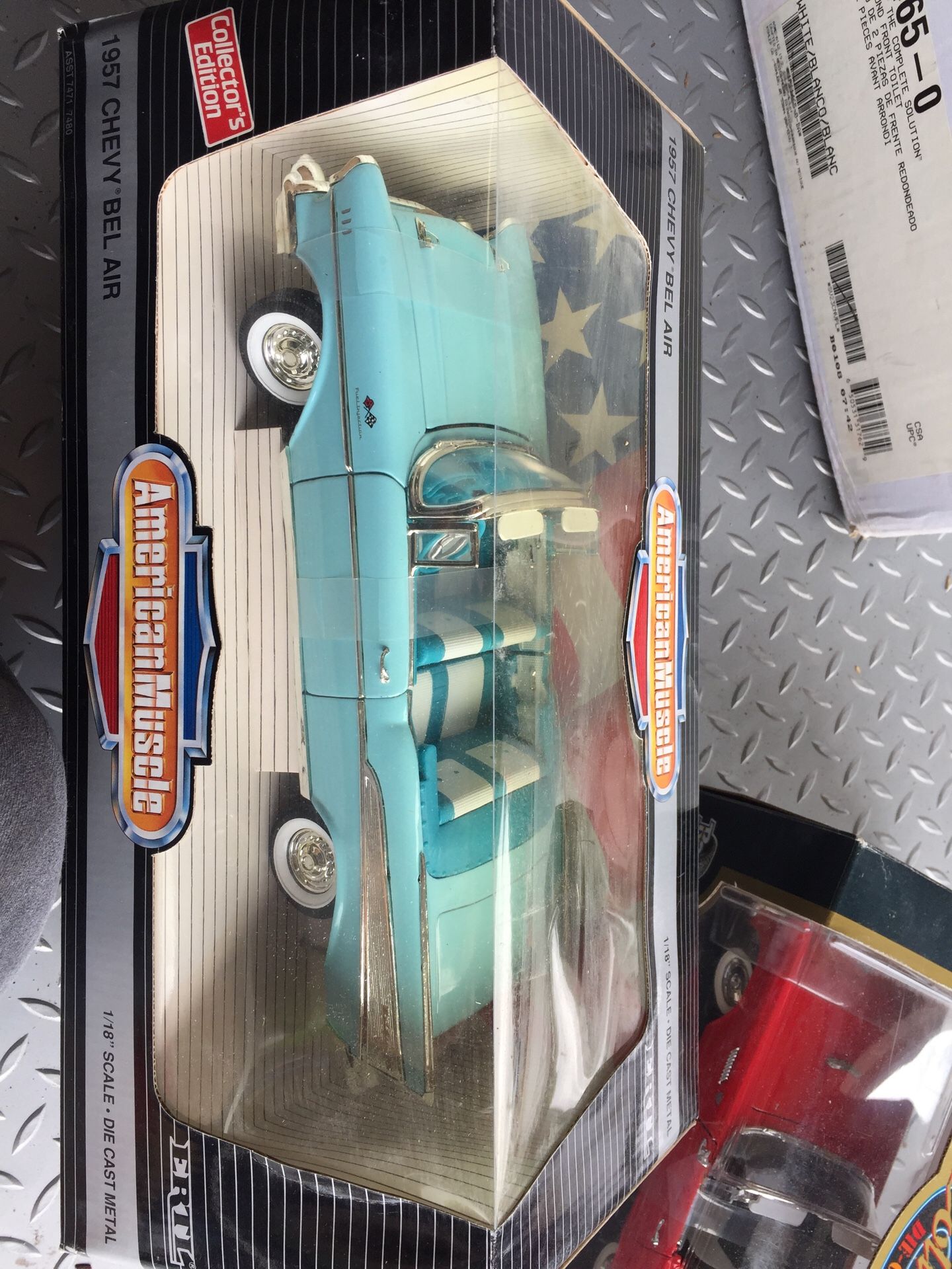 1:18th scale die cast 1955 Thunderbird and 1957 Chevrolet convertibles