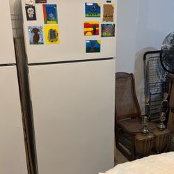 Garage Fridge White Hot point!!