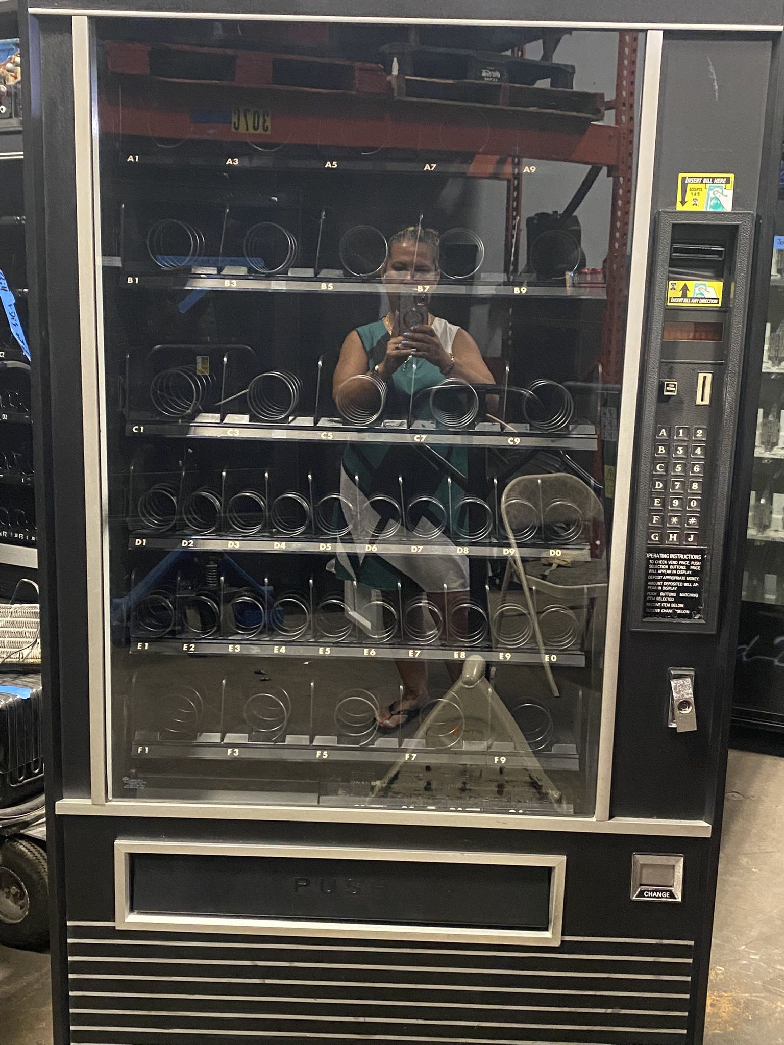 Wittern USI 3015 Snack Vending Machine (Serious Buyers Only)