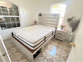 Queen Bedroom Set.   Juego de cuarto Like new with delivery .