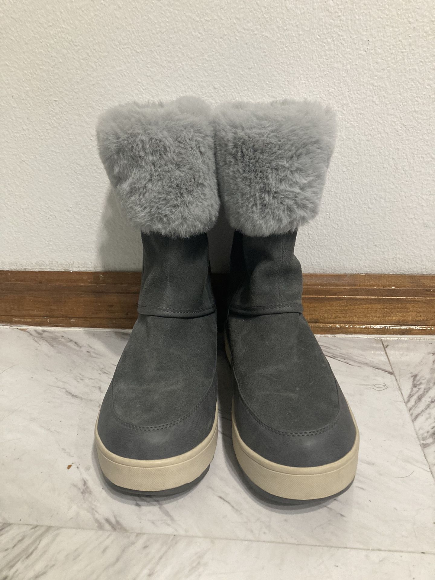One,pair Of Kookaburra, LadiesUG Boots. Size 6