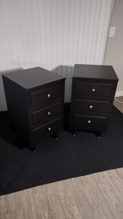 2 Nightstands