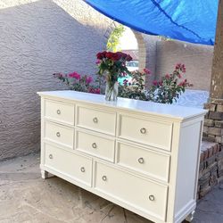 8 Drawer dresser