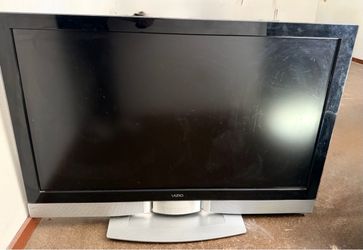 VIZIO 52" 1080p LCD TV