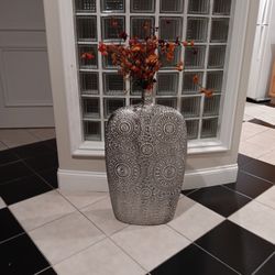 Ceramic Vase with silk flowers 