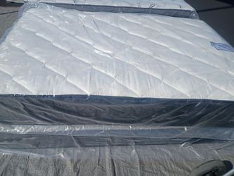 Brand new King size pillowtop mattress and box spring free delivery depends on location