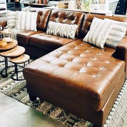 Small Size Modern Genuine Leather Auburn Baskove Sectional Couch💯 On Display🏠 New Brand 🌟