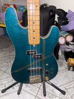 Bass guitar