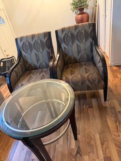 Arm chair with round table